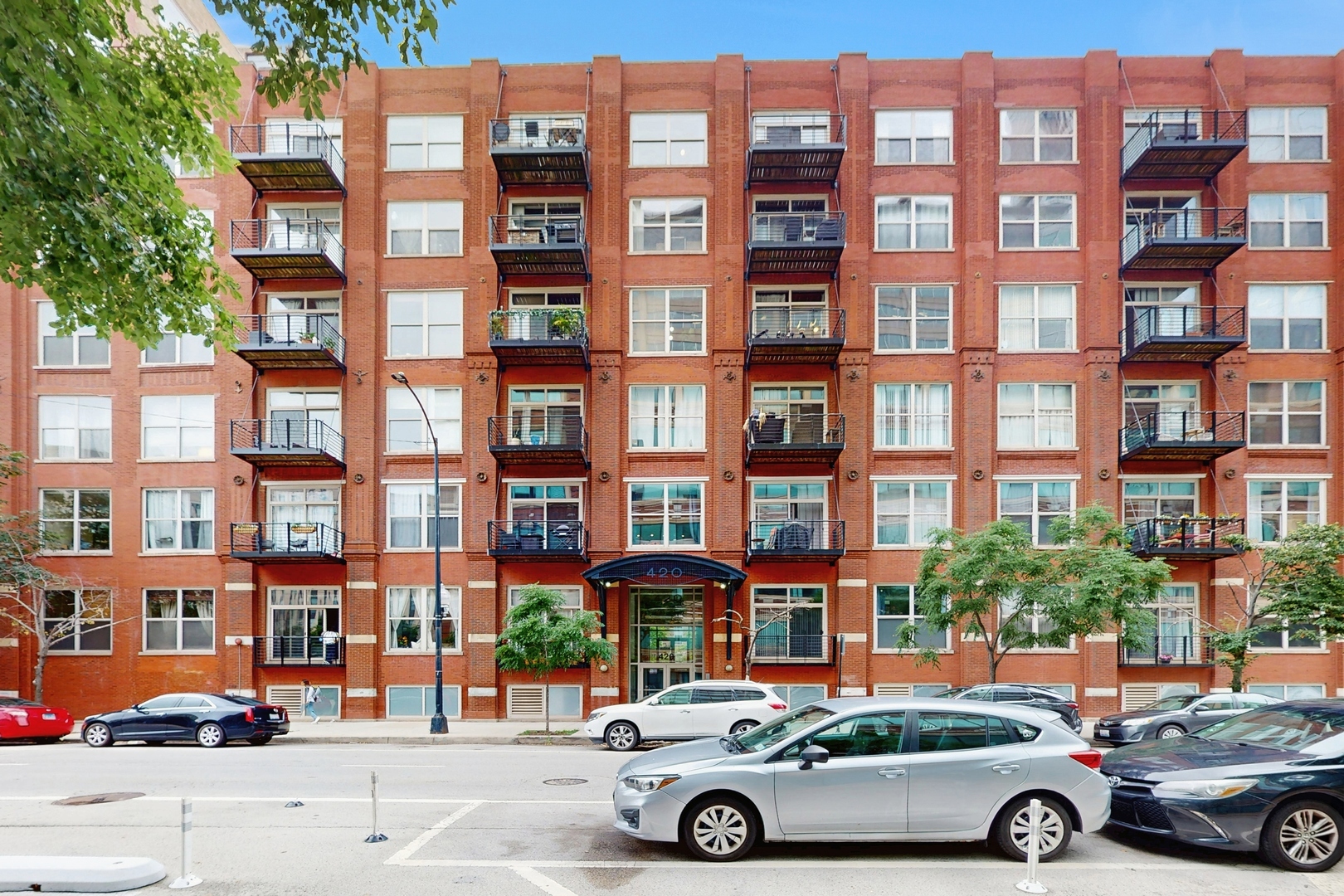 Property Photo: 420 S Clinton Avenue 704A IL 60607