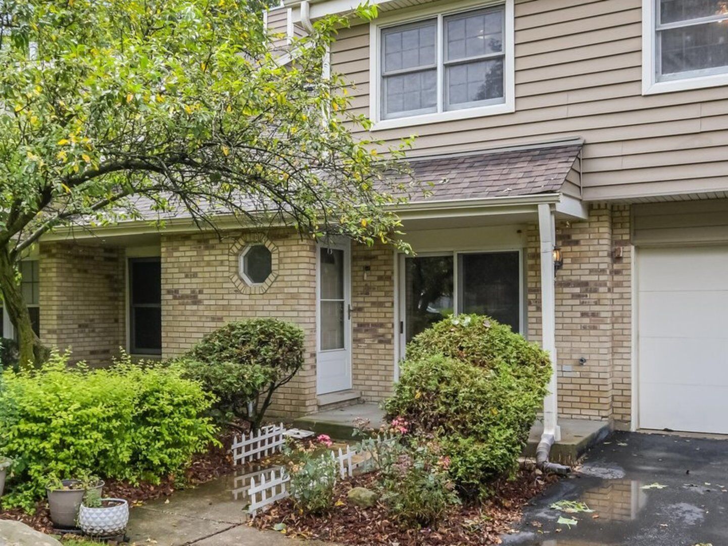 Property Photo:  1959 Lancaster Court 1  IL 60565 