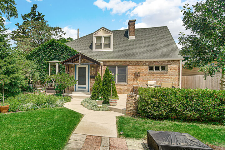 Property Photo: 10521 S Bell Avenue IL 60643