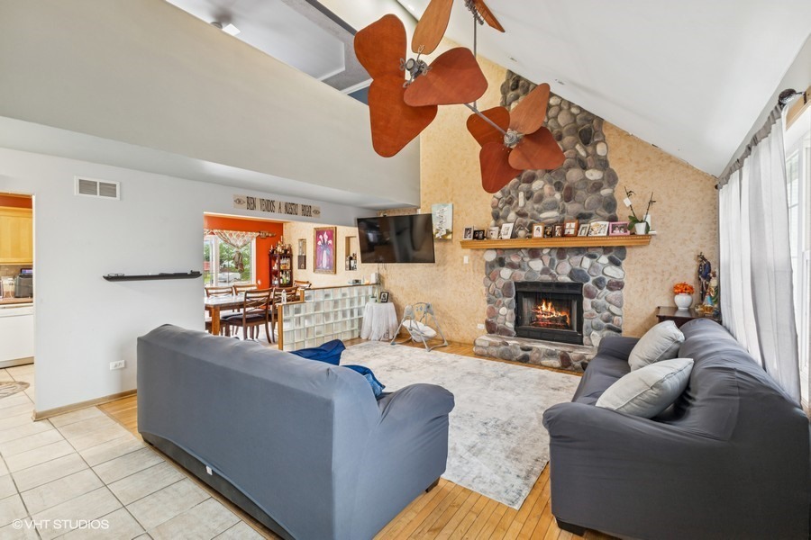 Property Photo:  