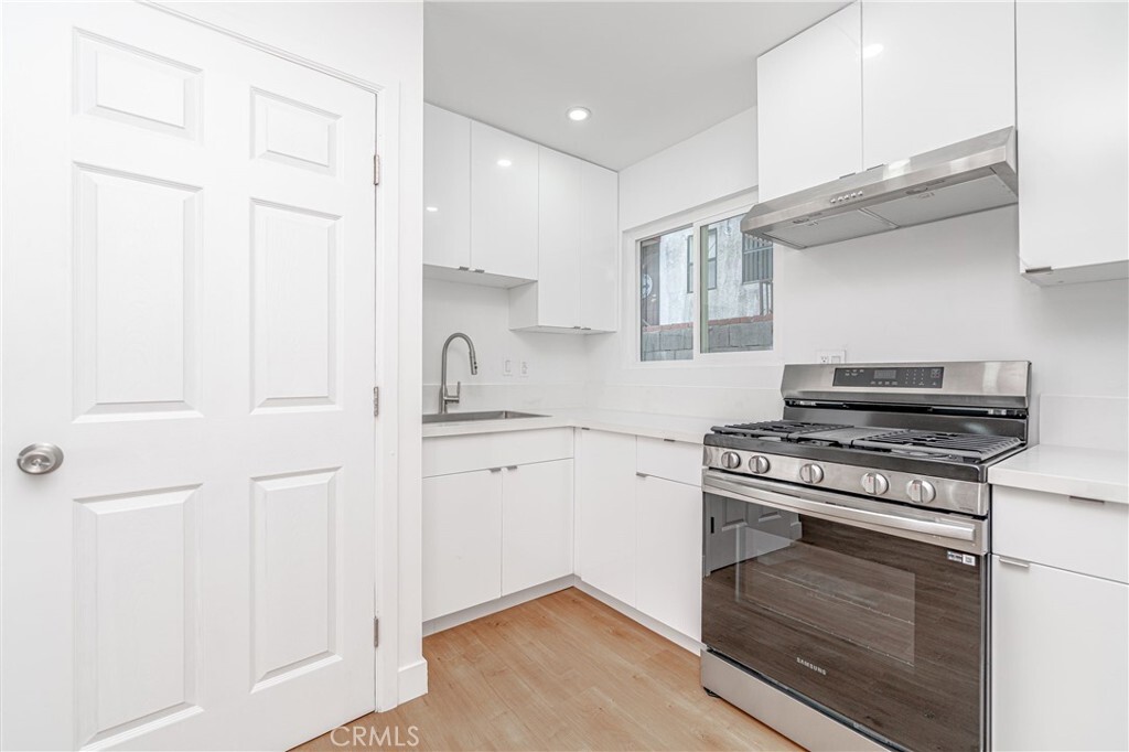 Property Photo:  230 Pepper Street  CA 91103 