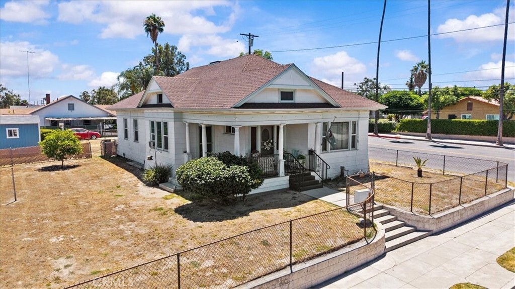 Property Photo: 1099 W Congress Street CA 92410