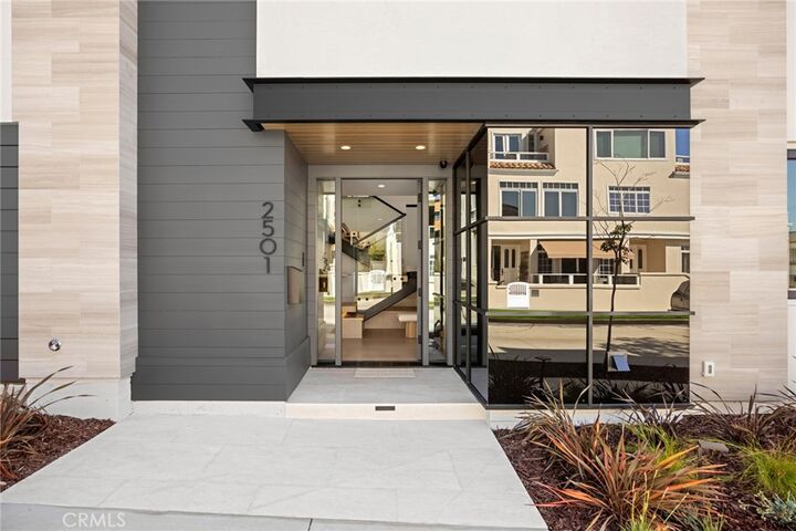 Property Photo:  2501 Seaview Ave  CA 92625 