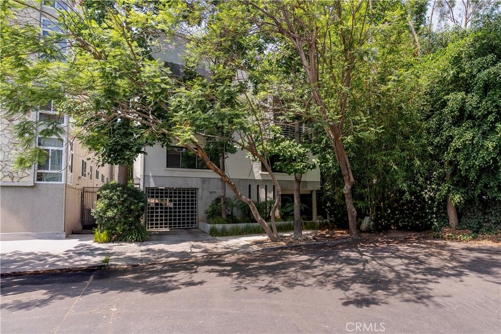 Property Photo:  1401 Camden Avenue 2  CA 90025 