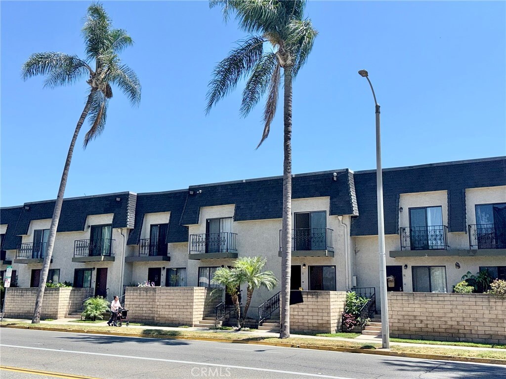 Property Photo:  2225 N Broadway G  CA 92706 