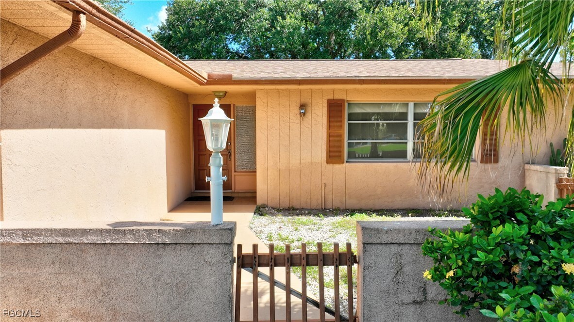 Property Photo:  525 Shadyside Street  FL 33936 