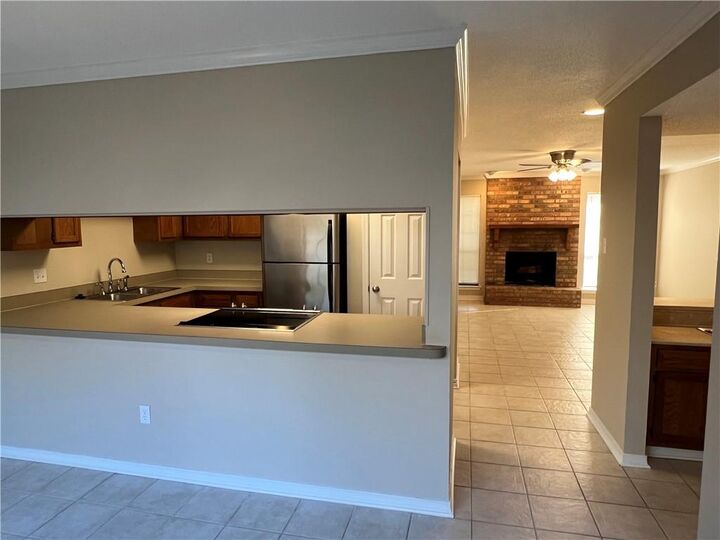 Property Photo: 627 N Village Lane B LA 70471