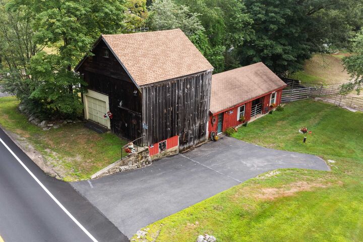 Property Photo:  640 Mammoth Road  NH 03076-2167 