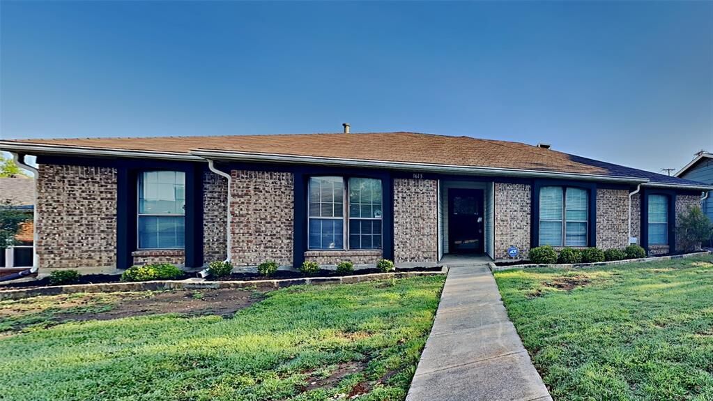 Property Photo: 1613 Chesterfield Drive TX 75007