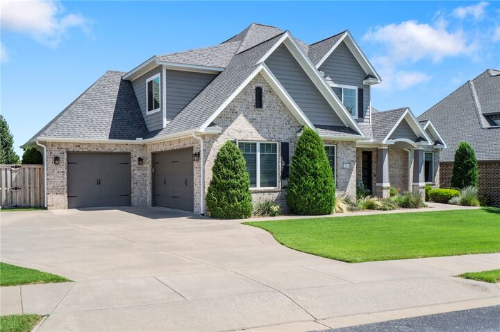 Property Photo:  401 Trailwood Circle  AR 72719 