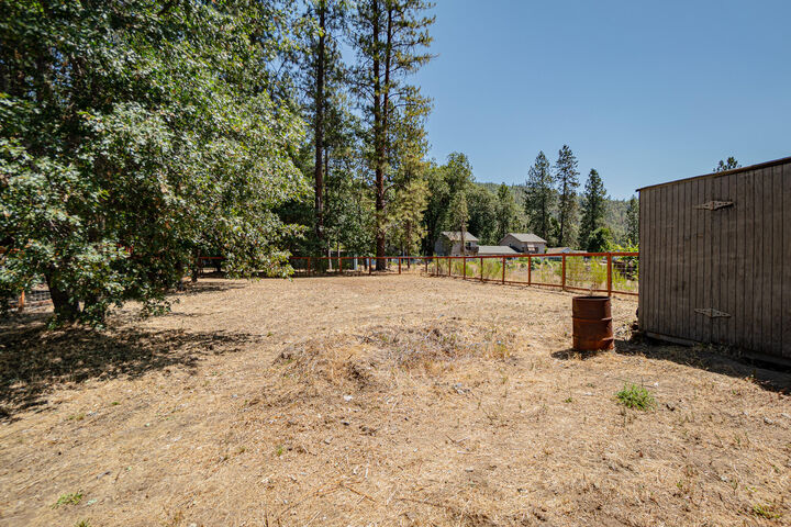 Property Photo: 60 Erickson Avenue OR 97539