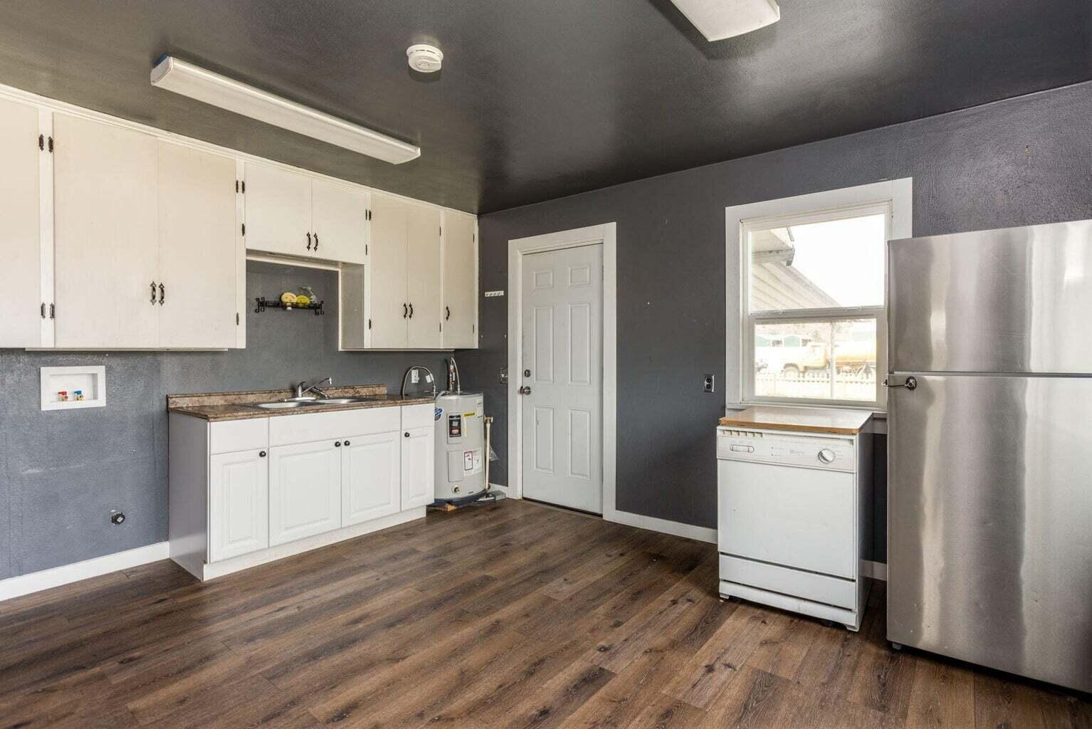 Property Photo: 12 SW 2nd Street OR 97741