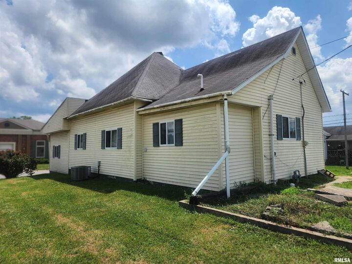 Property Photo:  209 S Main Street  IL 62274 