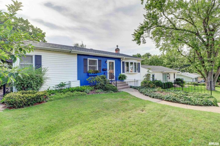 Property Photo:  413 Ruth Place  IA 52732 
