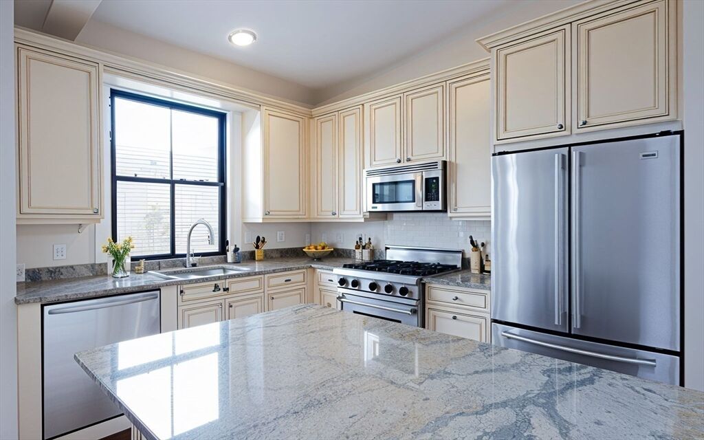 Property Photo: 692 Tremont St 6 MA 02118