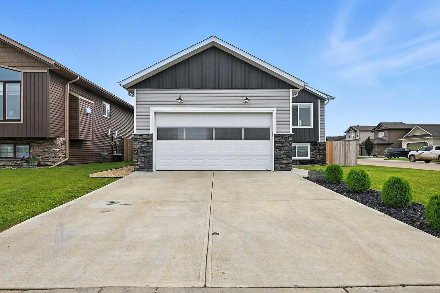 Property Photo: 5 Mackenzie Avenue AB T4L 0A6
