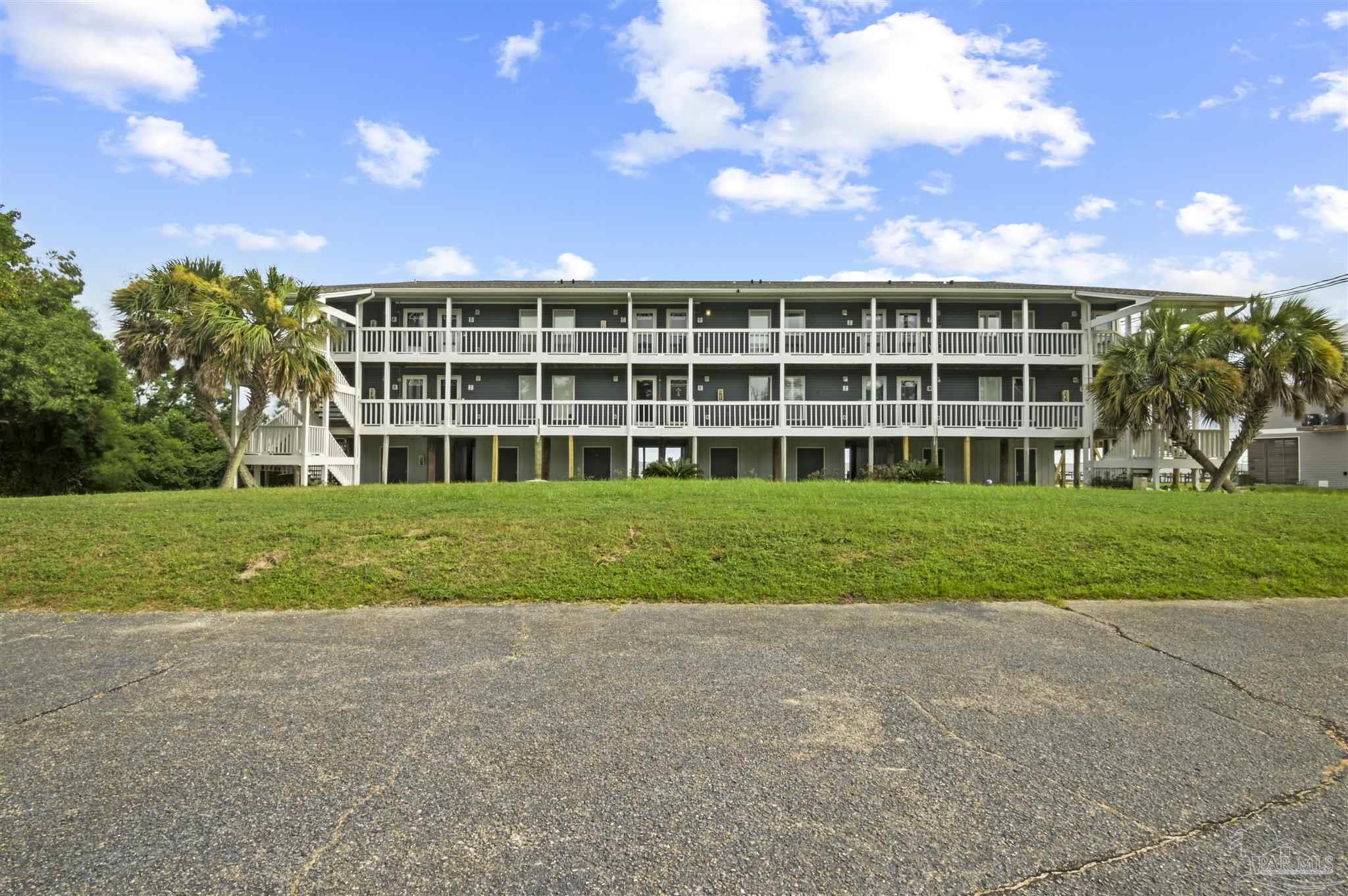 Property Photo: 5539 Soundside Dr N FL 32563