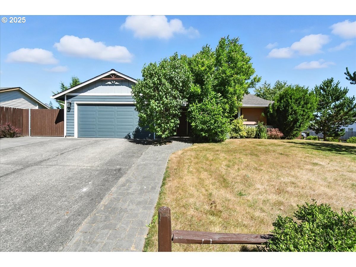 Property Photo:  1711 SW 2nd Ave  WA 98604 