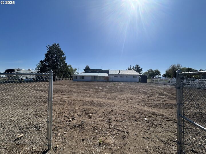 Property Photo: 6578 SW Frazier Dr OR 97734