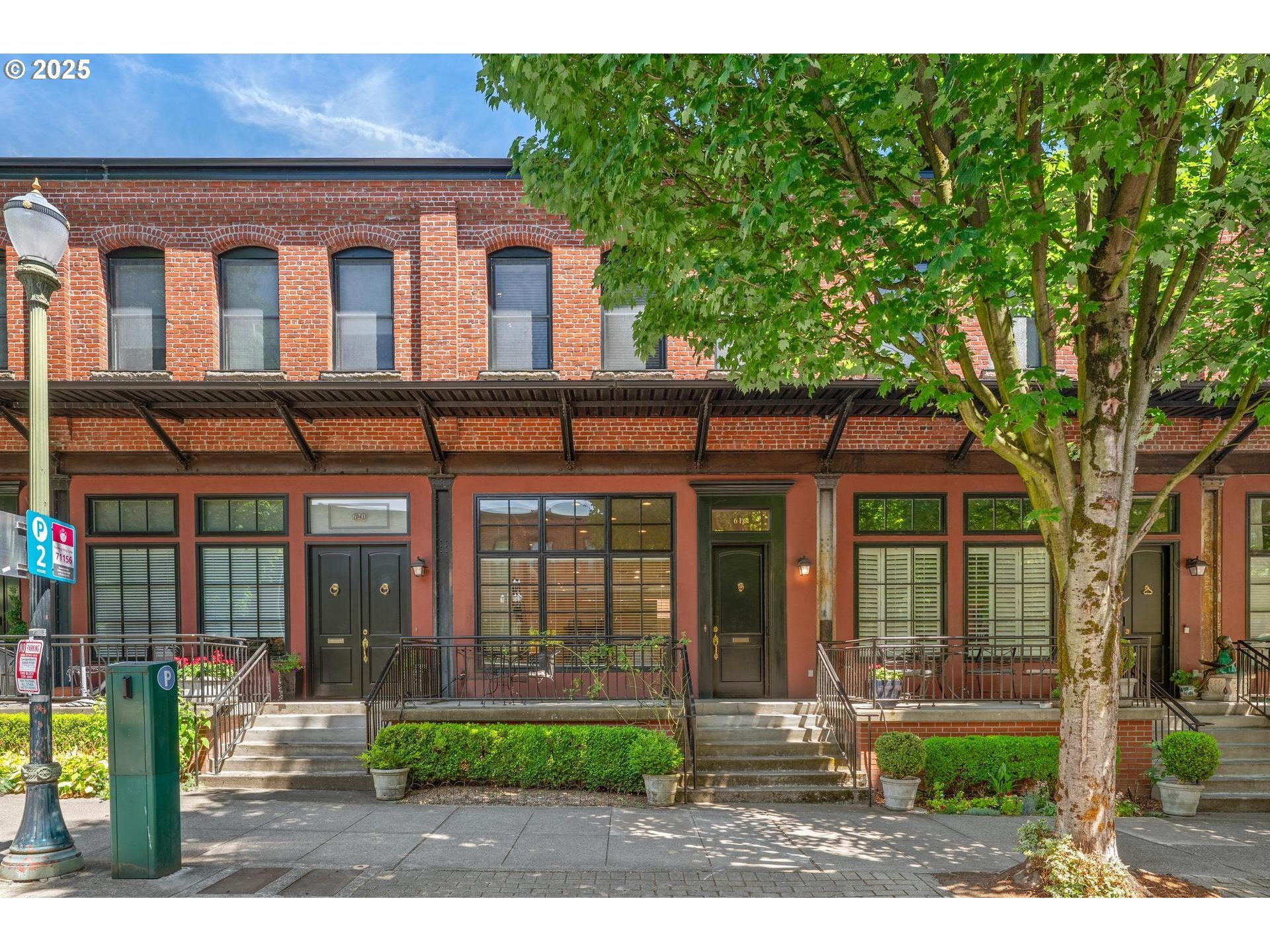 Property Photo: 616 NW 11th Ave OR 97209