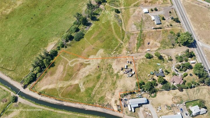 Property Photo:  2112  Reecer Creek Rd  WA 98926 