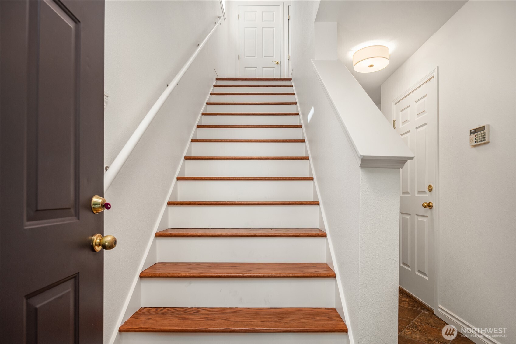 Property Photo: 6716 California Avenue SW D WA 98136