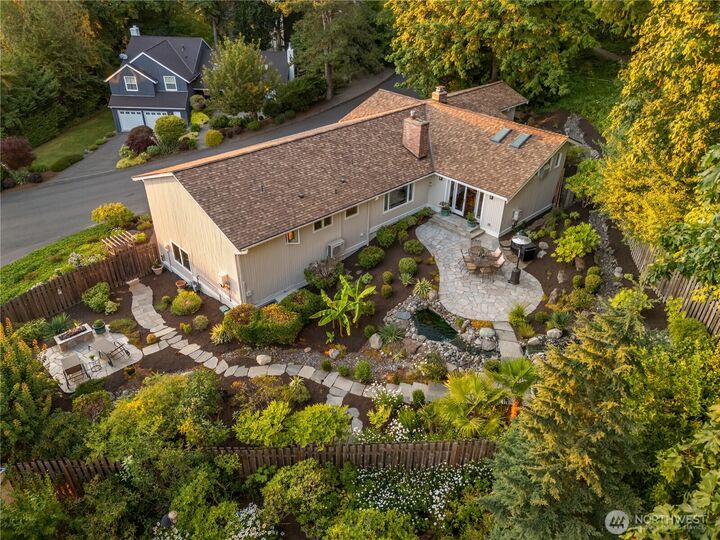 Property Photo:  8413 SE 53rd Place  WA 98040 