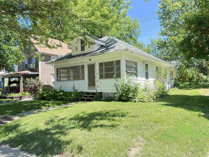 1557 S Oak Avenue  Freeport IL 61032 photo