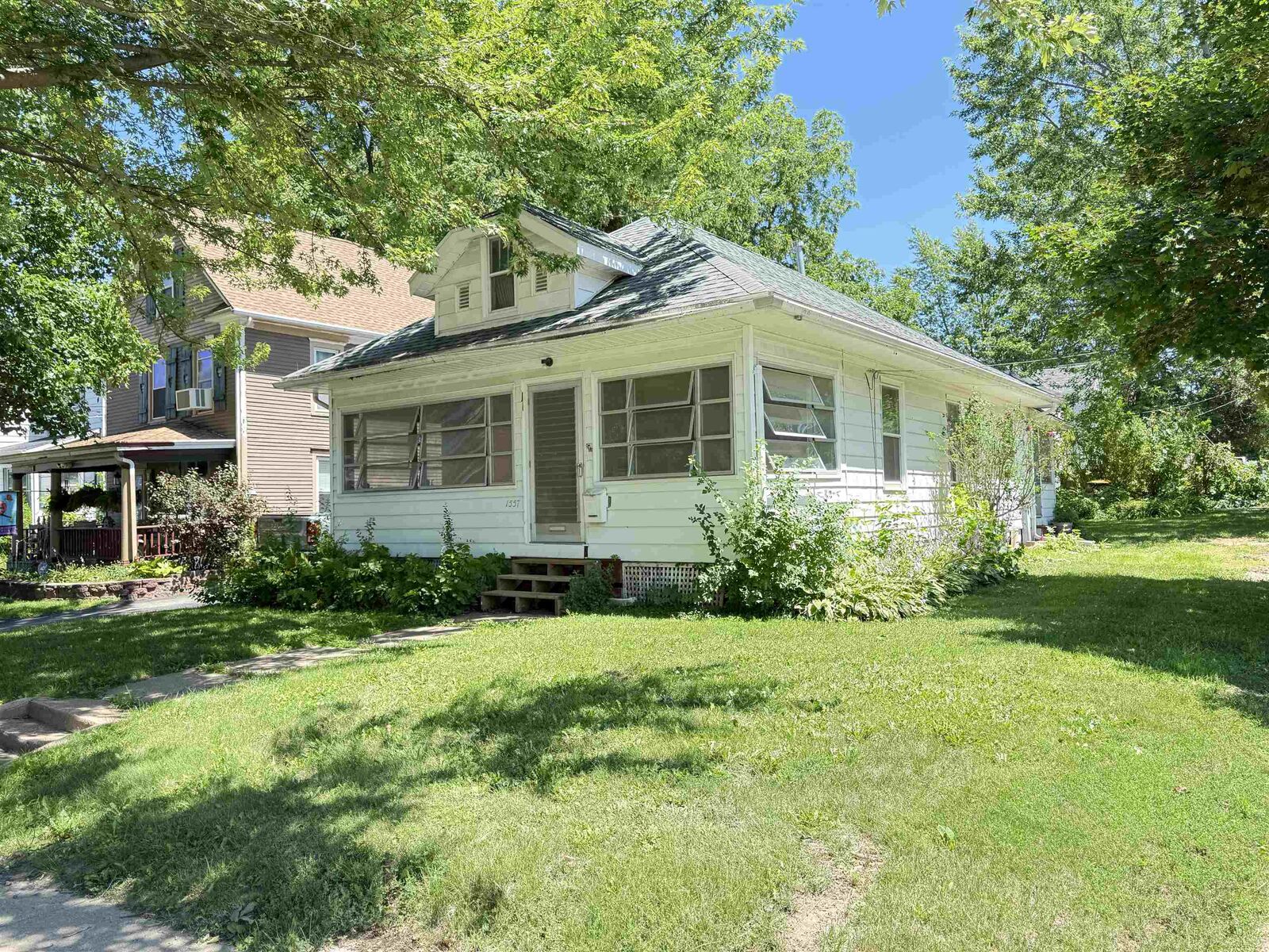 Property Photo: 1557 S Oak Avenue IL 61032