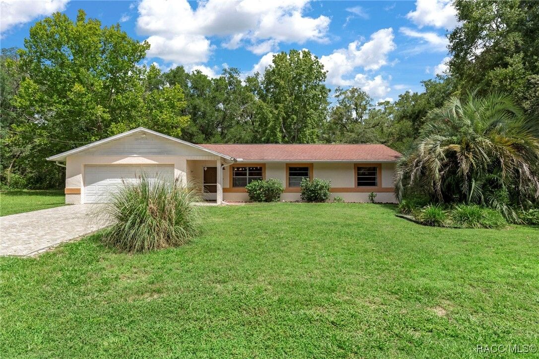 Property Photo: 3757 E Side Court FL 34453