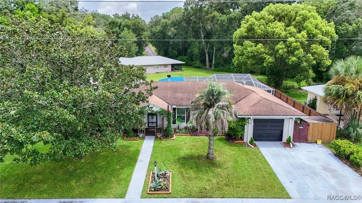 Property Photo: 2174 W Gardenia Drive FL 34434
