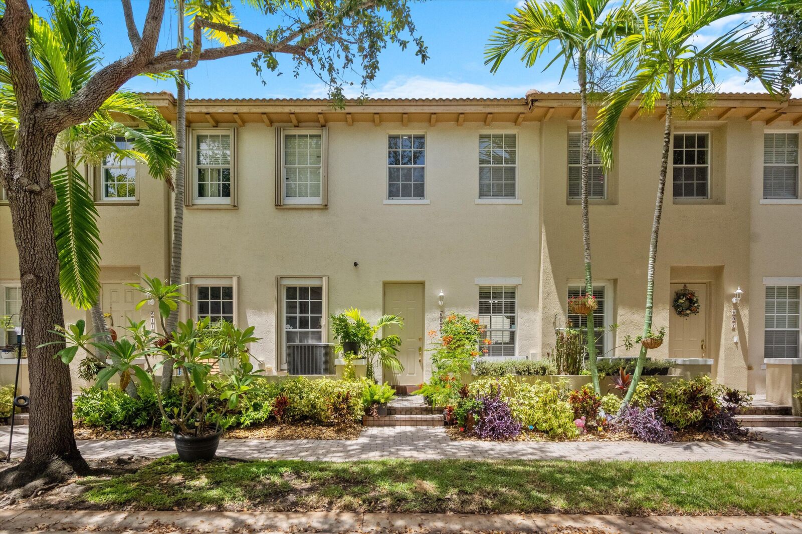 Property Photo: 609 NW 24th Avenue FL 33426