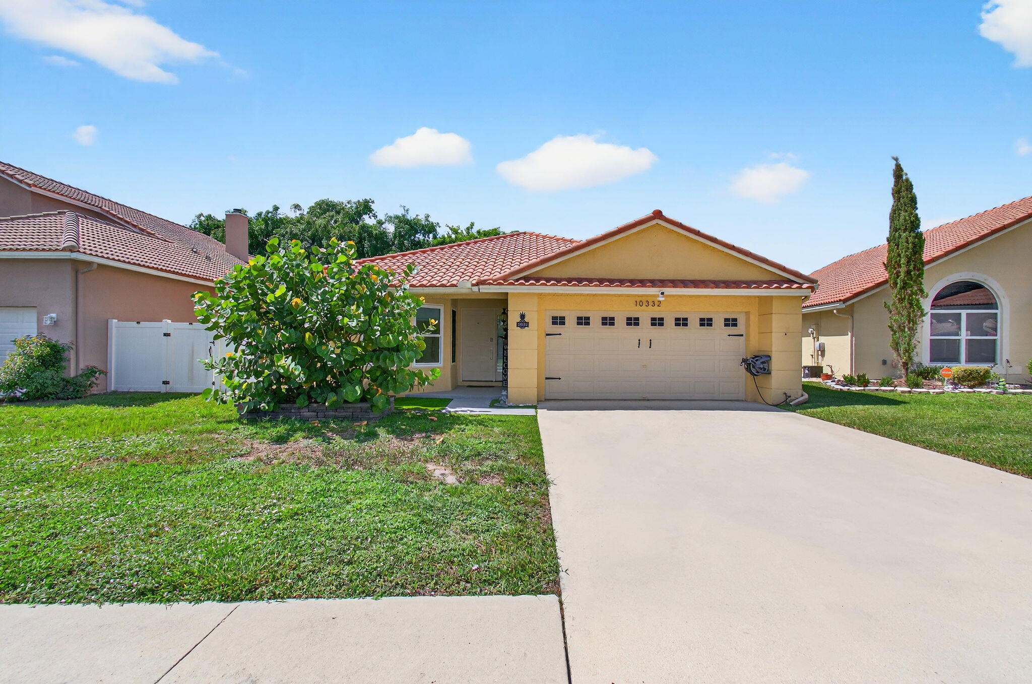 Property Photo: 10332 Islander Drive FL 33498