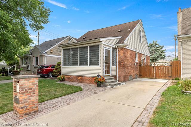 Property Photo: 4224 Howard Street MI 48146