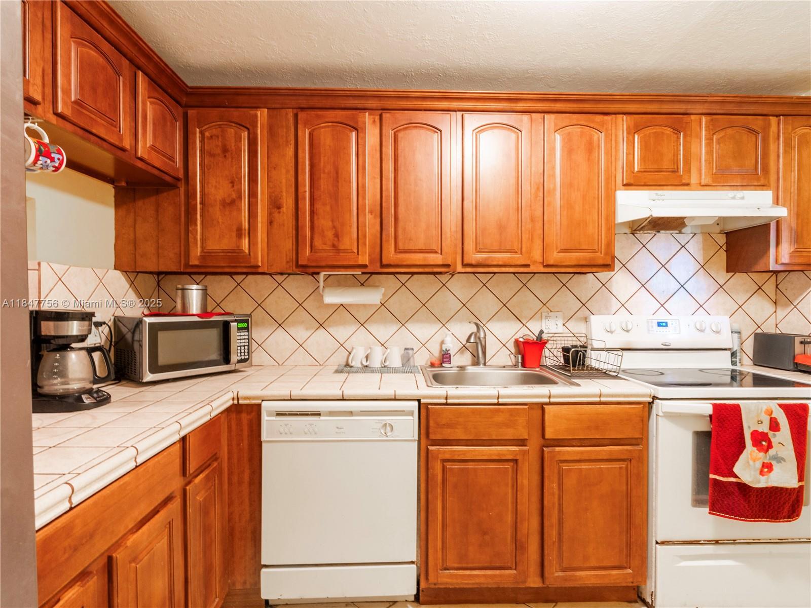 Property Photo: 3195 Foxcroft Rd F211 FL 33025