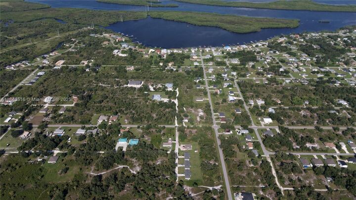 Property Photo:  2189 Highlands Rd  FL 33983 