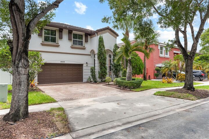 Property Photo: 4939 SW 164th Ave FL 33027