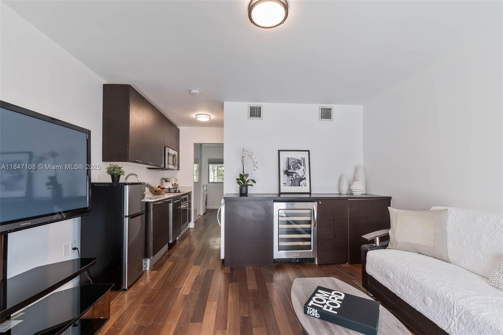 Property Photo:  1550 Pennsylvania Ave 123  FL 33139 