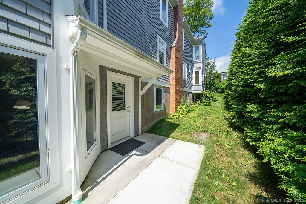 Property Photo:  133 Linden Avenue B  CT 06405 
