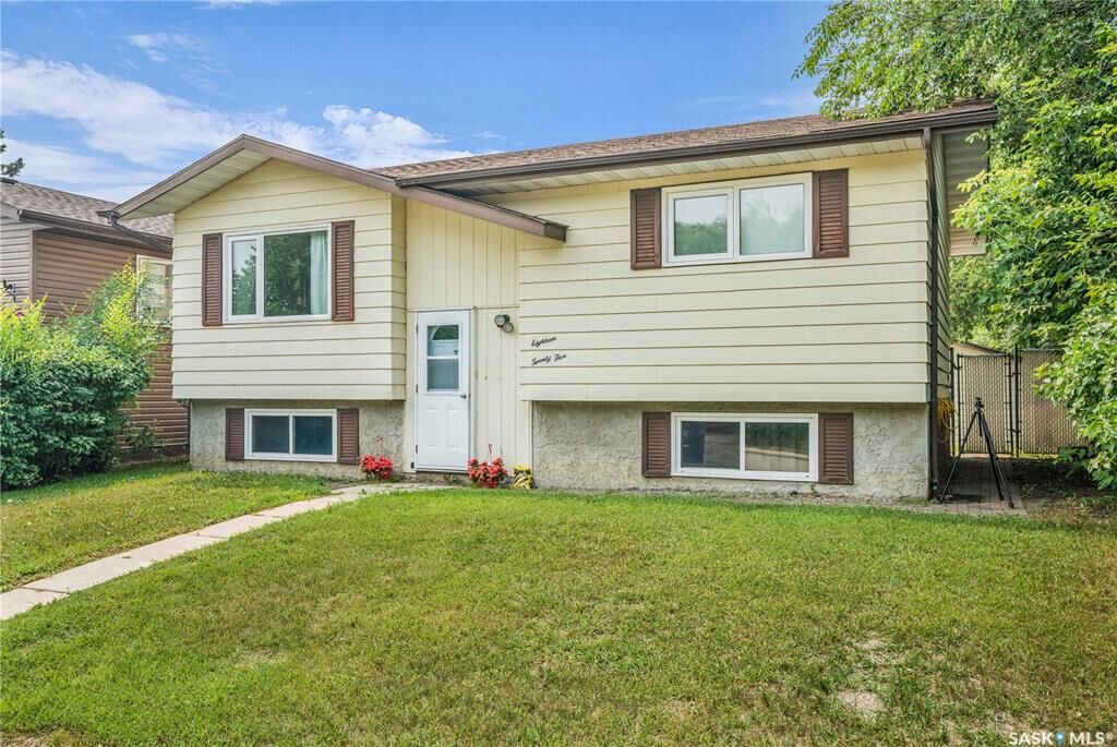 Property Photo:  1825 17th Avenue  SK S6V 6Y9 