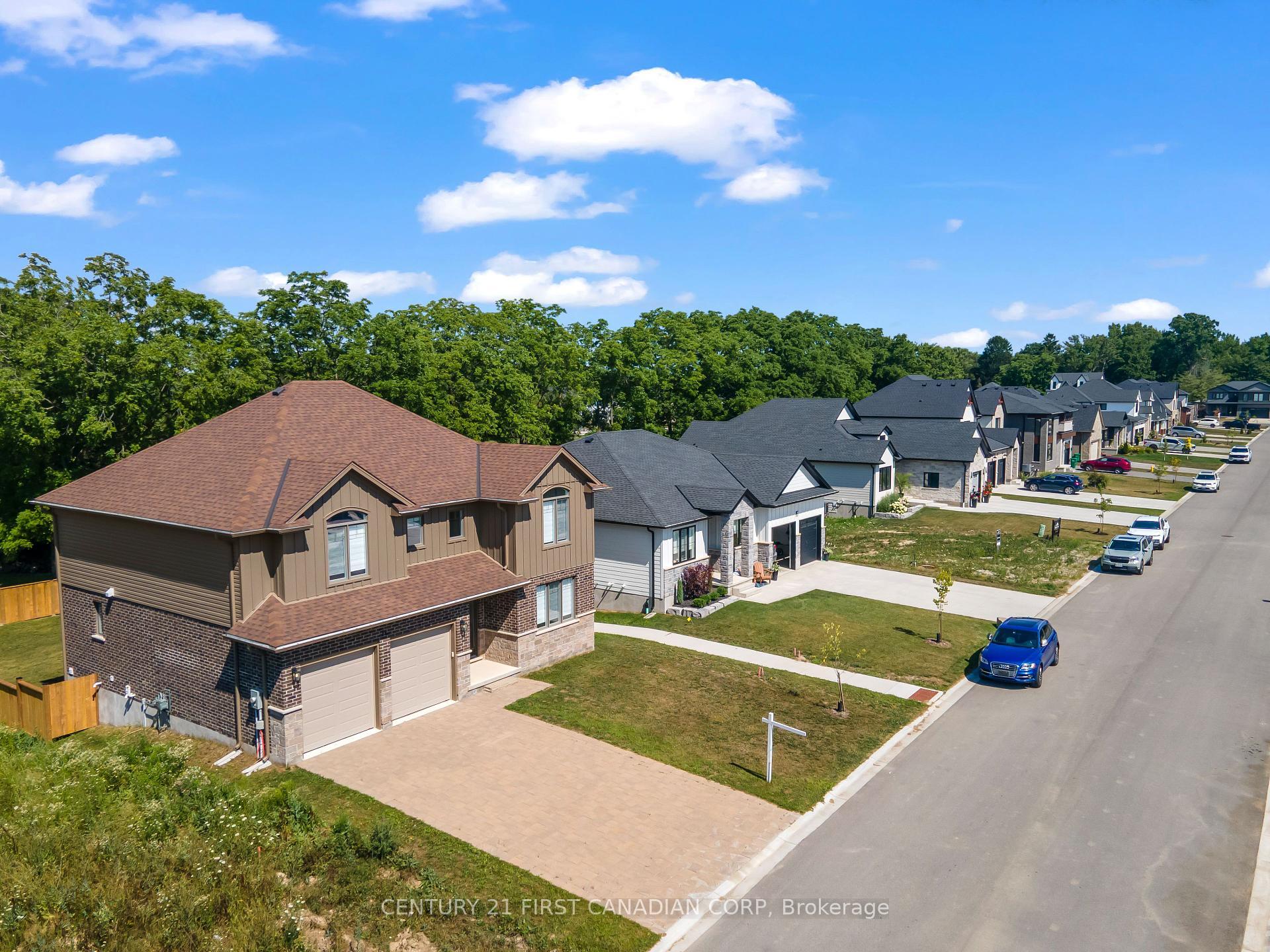 Photo de la propriété: 74 Royal Crescent ON N5P 3T2