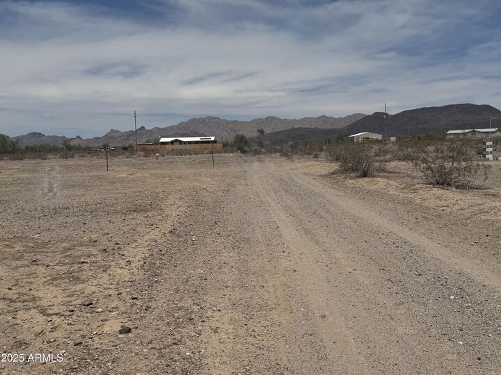 Property Photo:  7700 N Orangewood Avenue 3  AZ 85354 