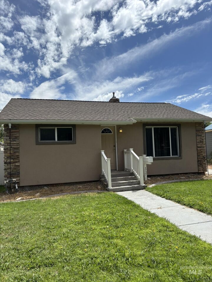 Property Photo: 1727 Occidental Ave ID 83318