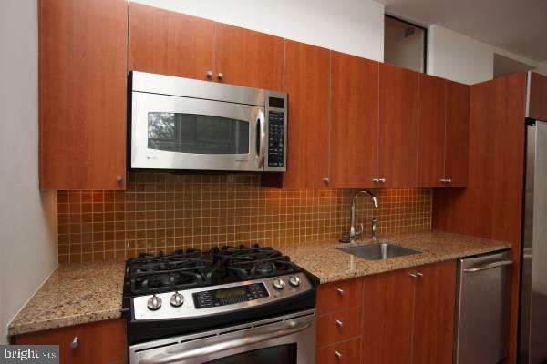 Property Photo: 1101 Locust Street 8K PA 19107