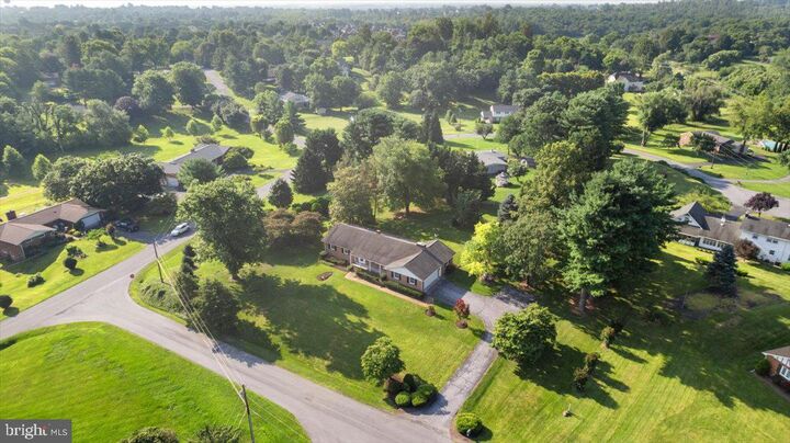 Property Photo: 101 Dutton Place VA 22601