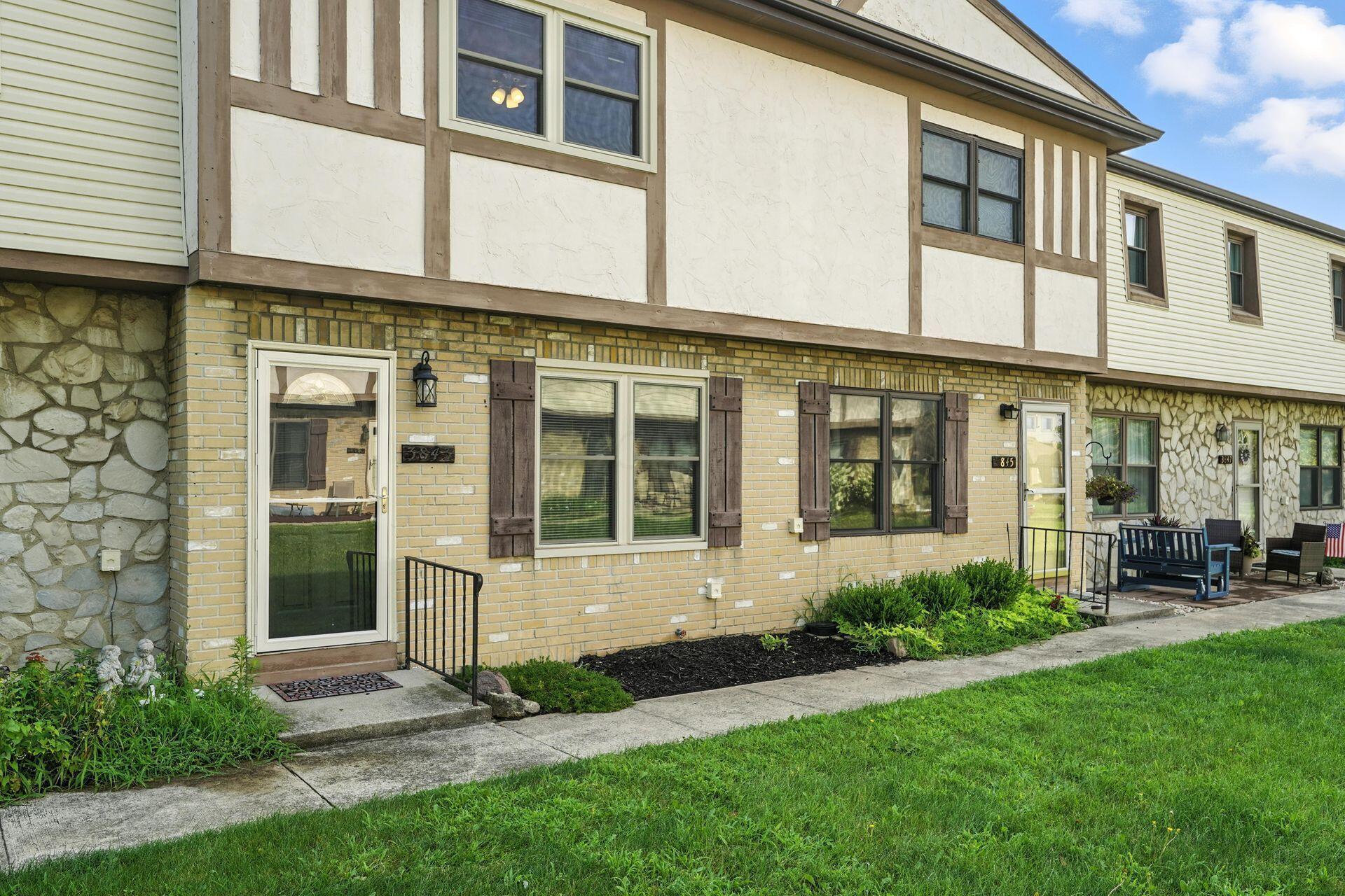 Property Photo: 3843 Queen Anne Place OH 43123