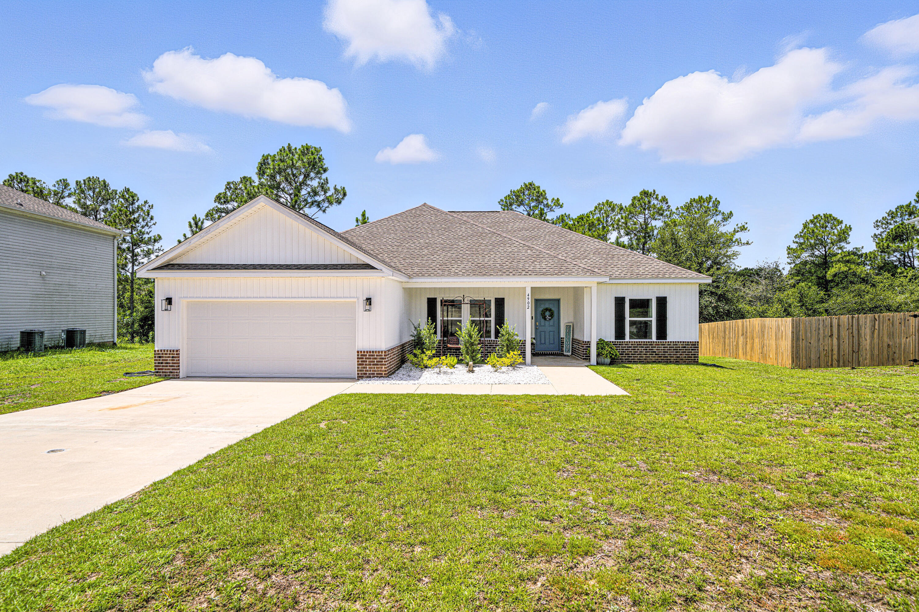 Property Photo: 4902 Kensington Lane FL 32539