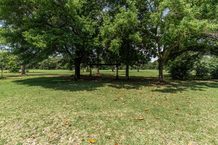 Property Photo: 631 NE Country Club Avenue FL 32547