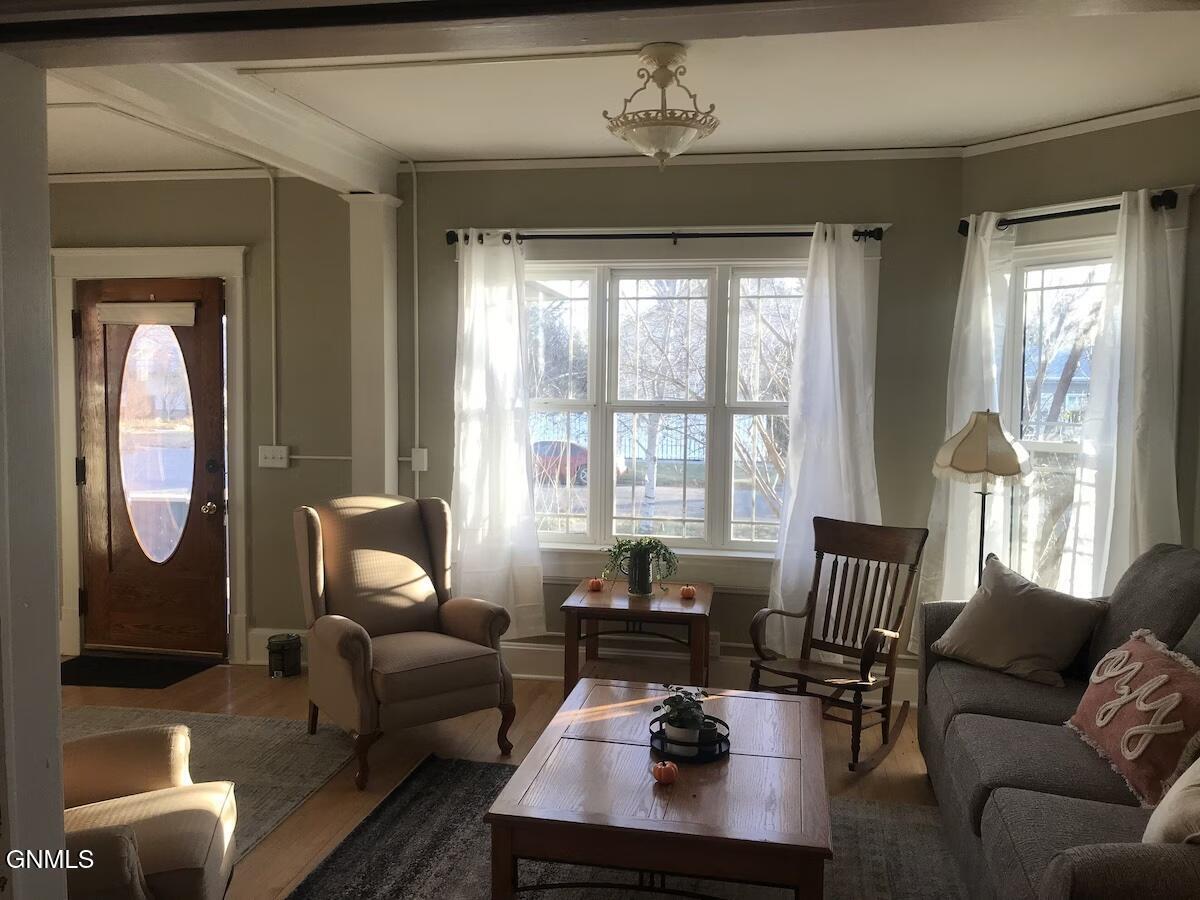Property Photo: 311 5th Avenue NW ND 58554