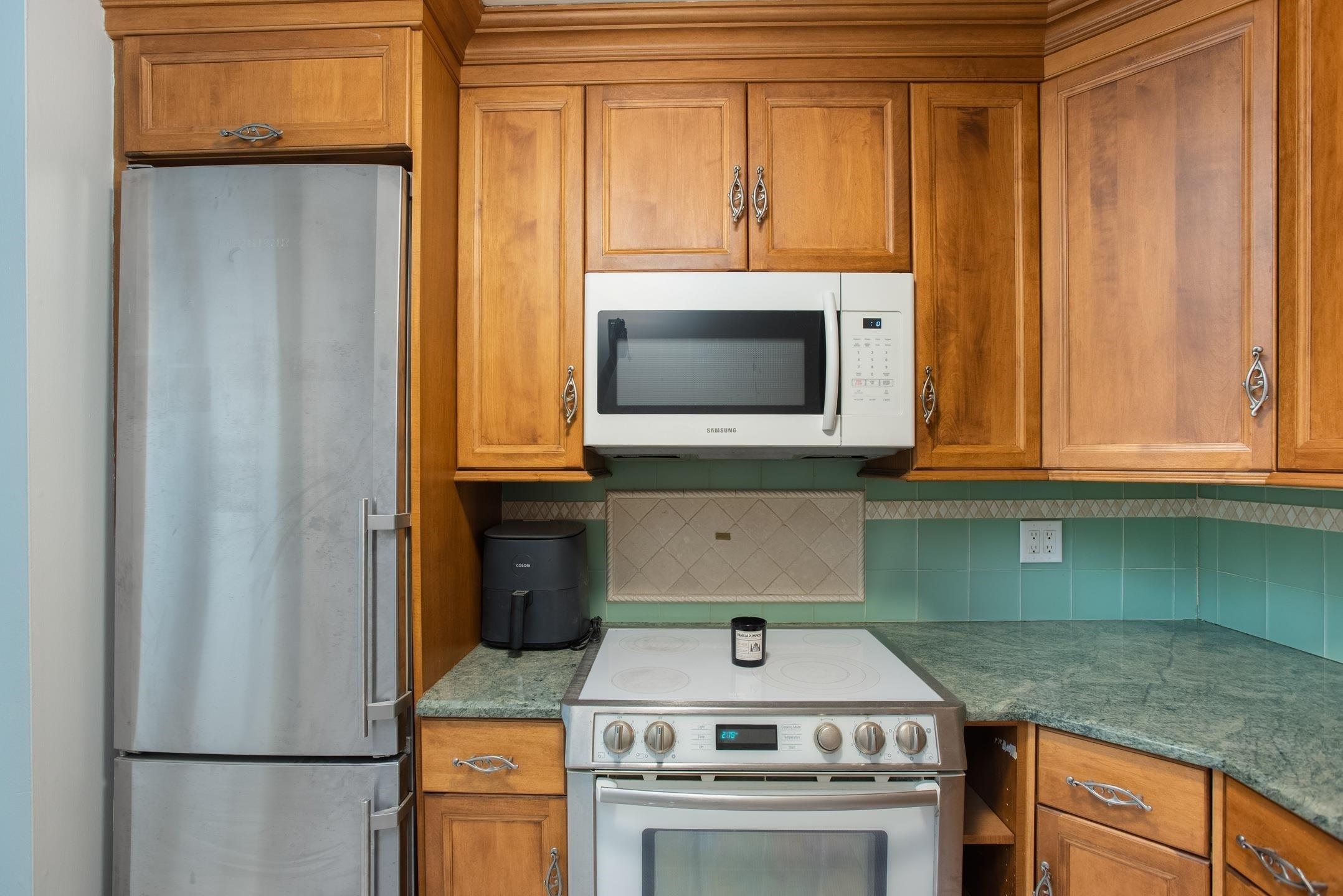 Property Photo:  89 North Maple Ave  NJ 07656 